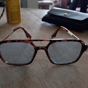 Tortoiseshell Square Glasses No Markings